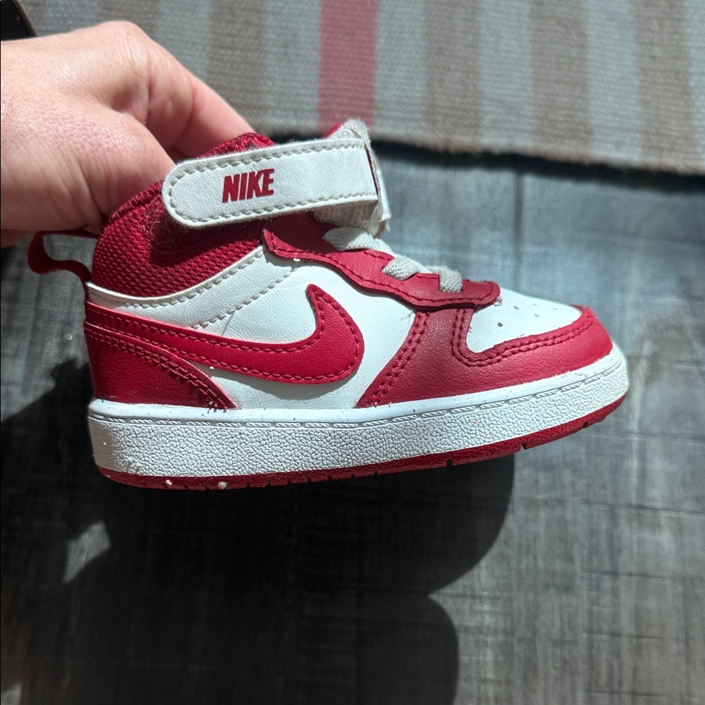 Nike Kids Red and White Sneakers Jordan 1 Mid
